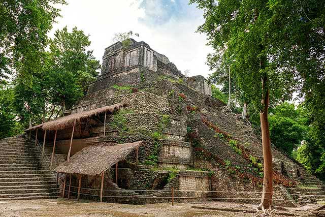 Dzibanche and Kohunlich ruins tour